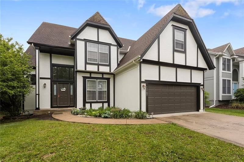 12707 122nd St, Overland Park, KS 66213