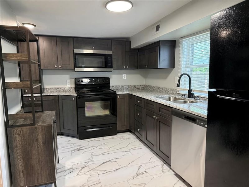 805 Logan St, Independence, MO 64050