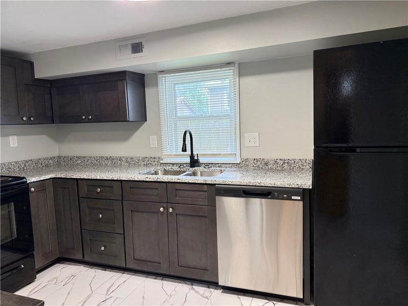 805 Logan St, Independence, MO 64050
