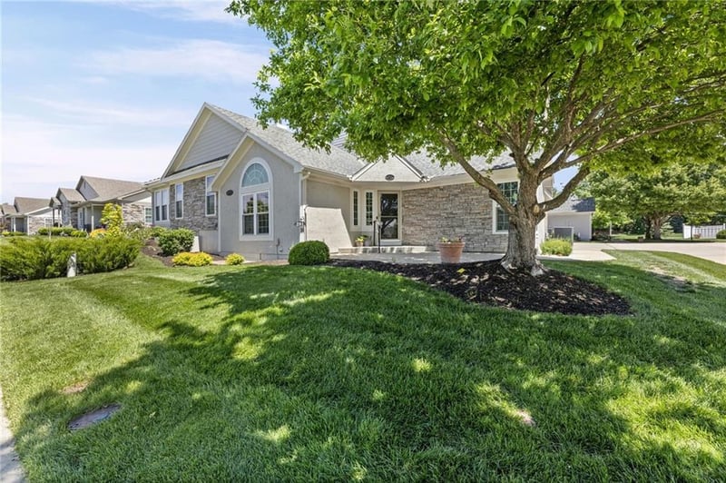 12001 Tallgrass Dr #201, Olathe, KS 66061