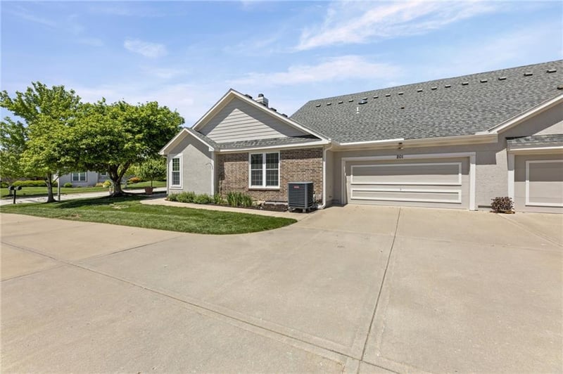 12001 Tallgrass Dr #201, Olathe, KS 66061
