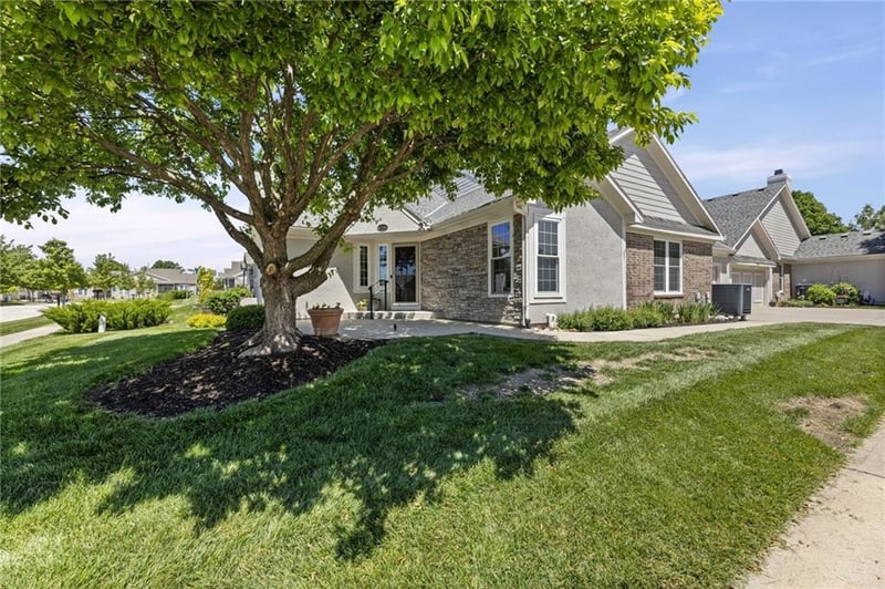 12001 Tallgrass Dr #201, Olathe, KS 66061