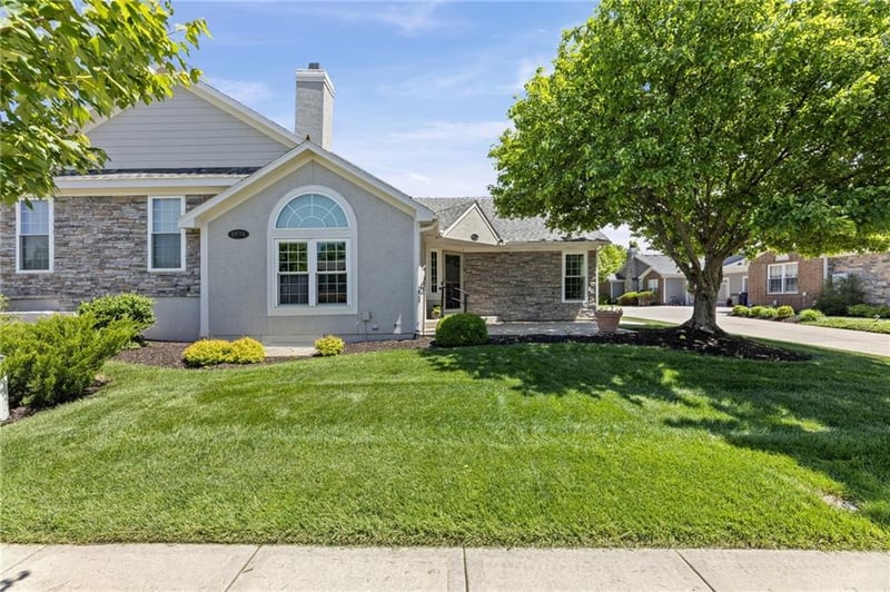 12001 Tallgrass Dr #201, Olathe, KS 66061