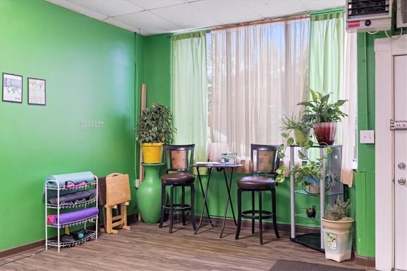 5518-5520 Truman Rd, Kansas City, MO 64127