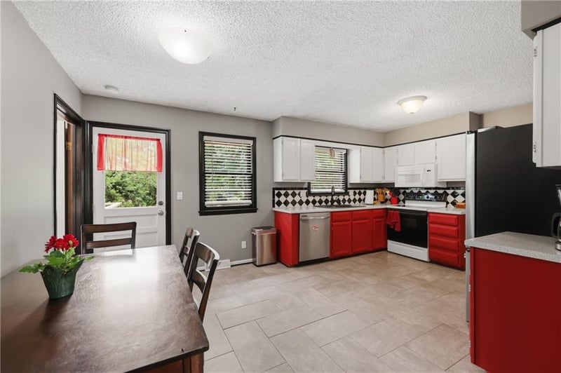 122 Walnut St, Blue Springs, MO 64014