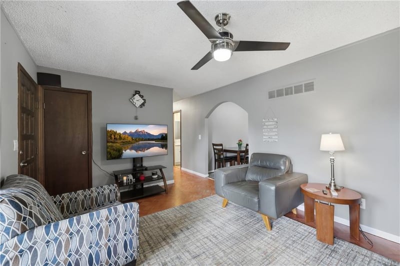 122 Walnut St, Blue Springs, MO 64014