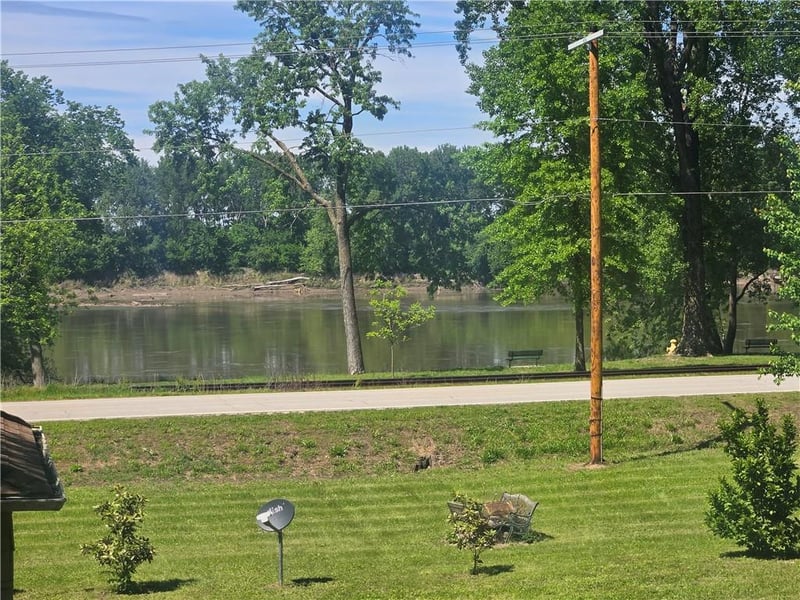 120 Maple Ln, Napoleon, MO 64074