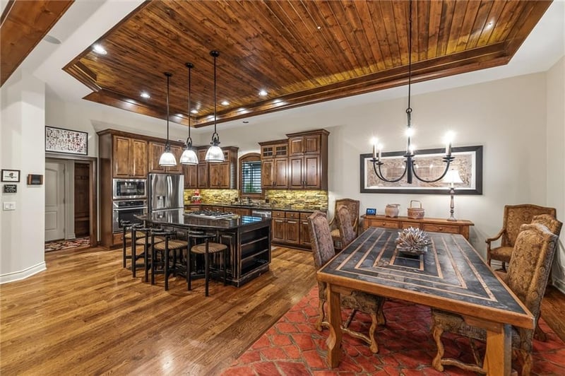 15164 Fontana St, Leawood, KS 66224