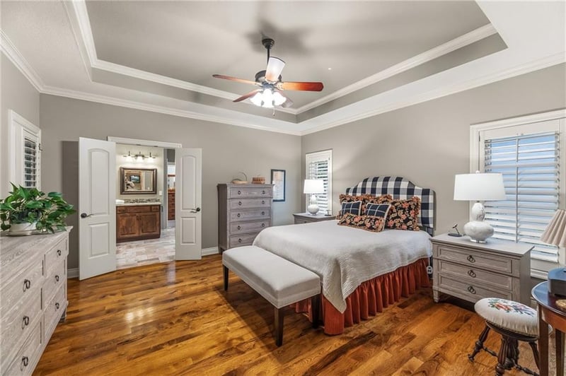 15164 Fontana St, Leawood, KS 66224