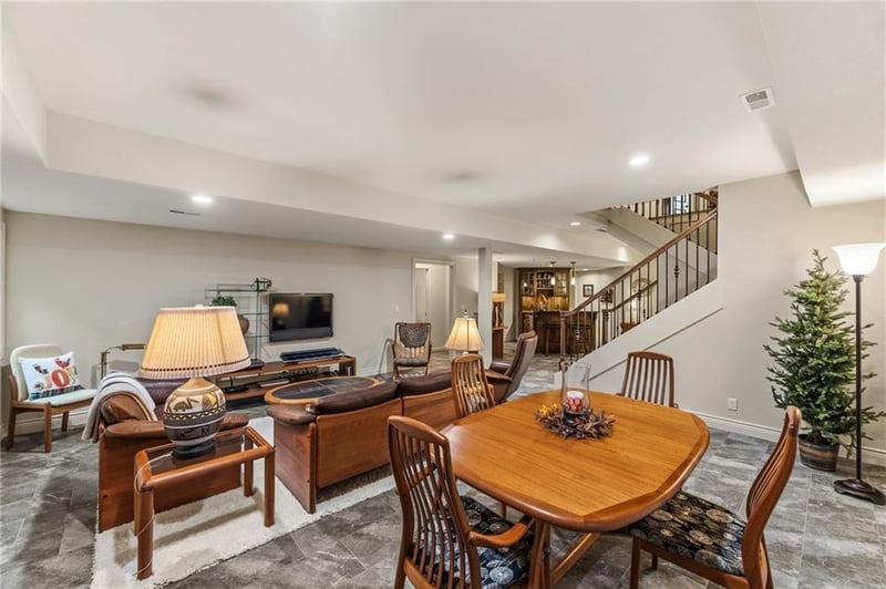15164 Fontana St, Leawood, KS 66224