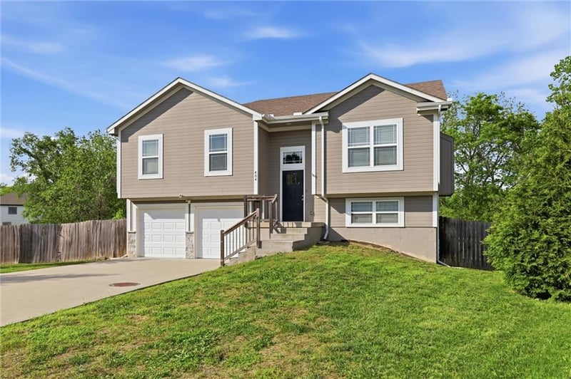 404 Timbercreek Dr, Belton, MO 64083