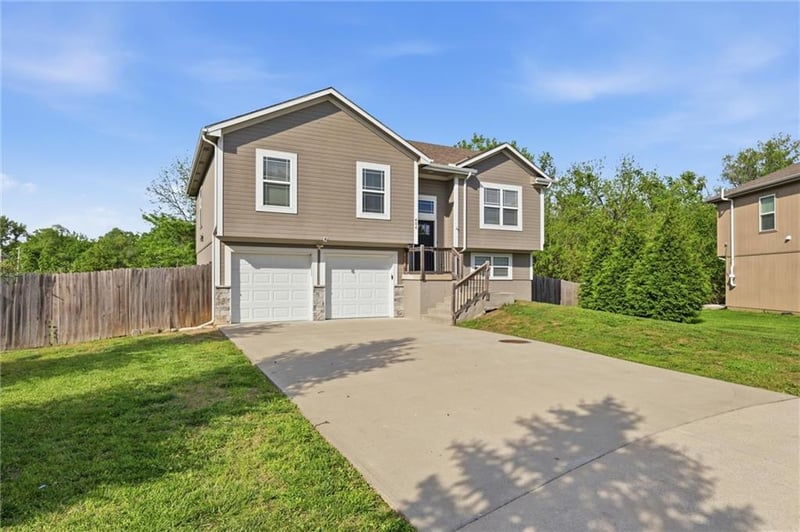 404 Timbercreek Dr, Belton, MO 64083