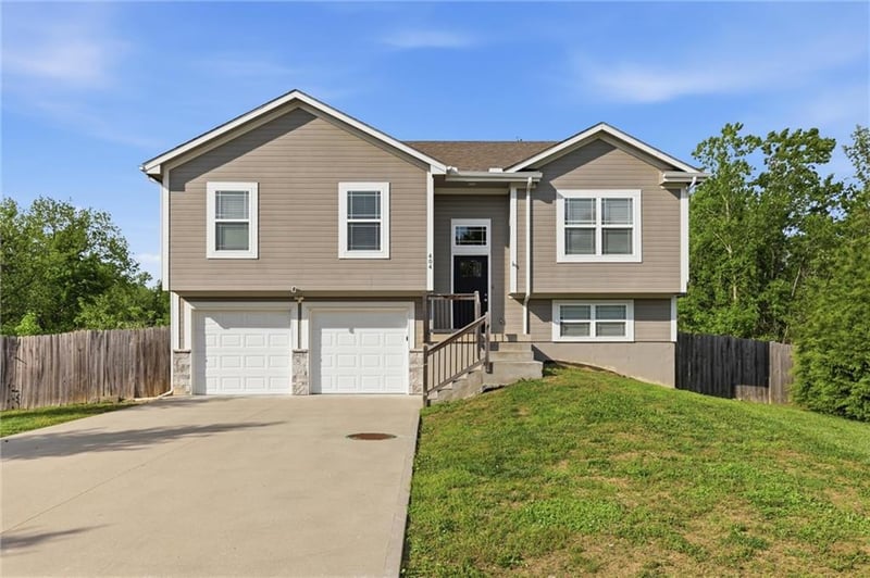 404 Timbercreek Dr, Belton, MO 64083