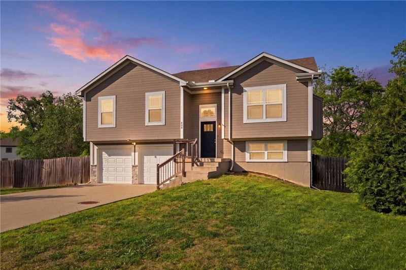 404 Timbercreek Dr, Belton, MO 64083