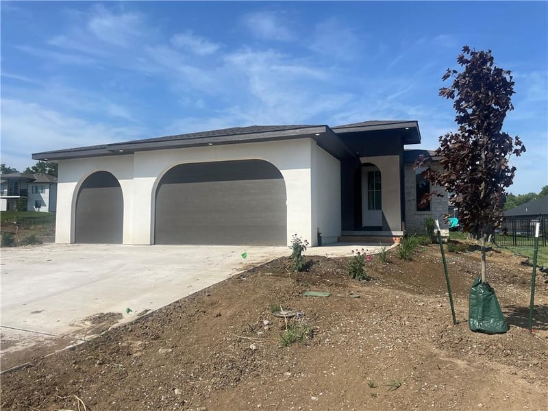 2701 Crestview St, Blue Springs, MO 64029