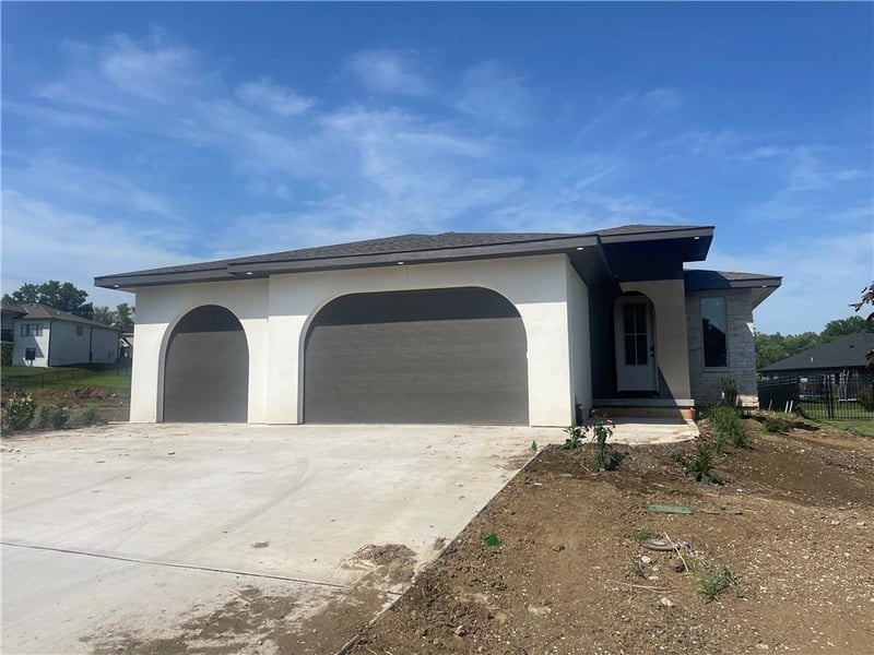2701 Crestview St, Blue Springs, MO 64029