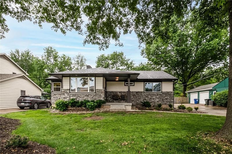 1621 Oxford Rd, Lawrence, KS 66044