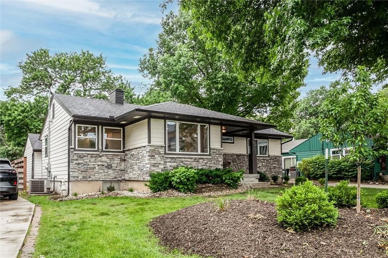 1621 Oxford Rd, Lawrence, KS 66044