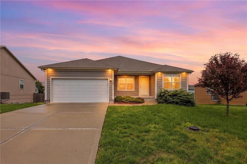 737 Cypress St, Gardner, KS 66030