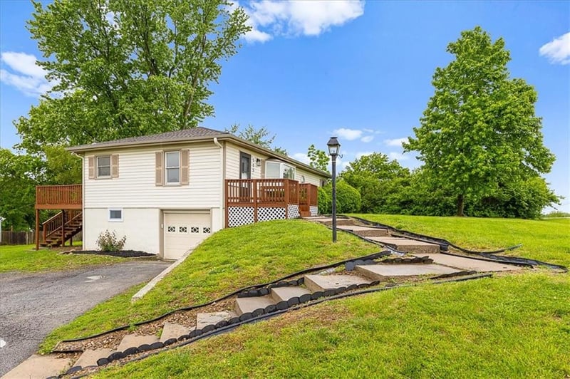 505 82nd St, Kansas City, MO 64118