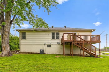 505 NW 82nd St, Kansas City, MO 64118