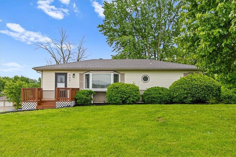 505 82nd St, Kansas City, MO 64118