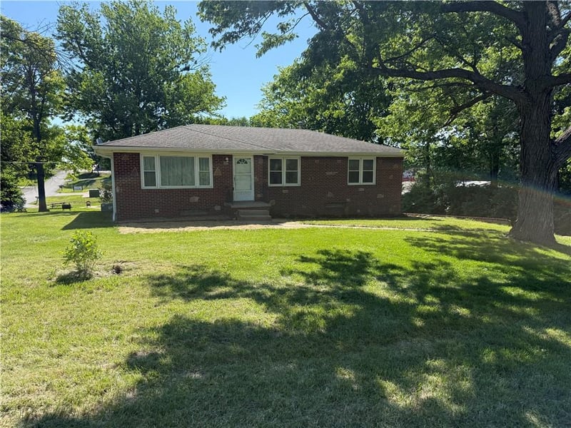 301 36th St, St Joseph, MO 64506