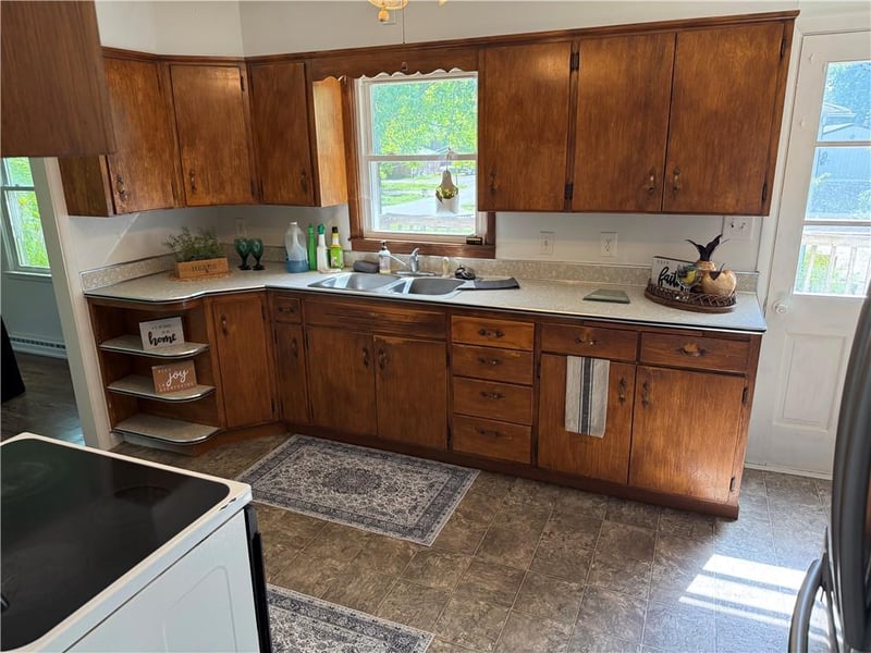 301 36th St, St Joseph, MO 64506