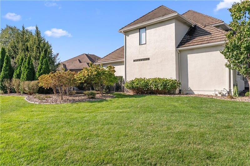 4206 NE Edmonson Ct, Lee's Summit, MO 64064