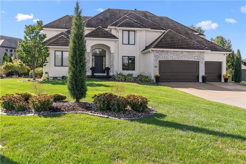 4206 NE Edmonson Ct, Lee's Summit, MO 64064