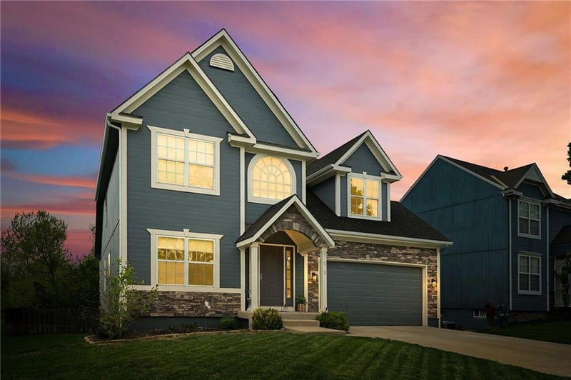 712 Adams St, Raymore, MO 64083