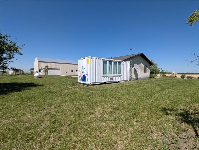 1463 Us 73 Hw, Hiawatha, KS 66434