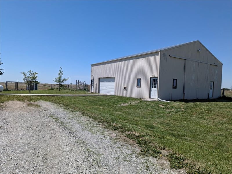 1463 Us 73 Hw, Hiawatha, KS 66434