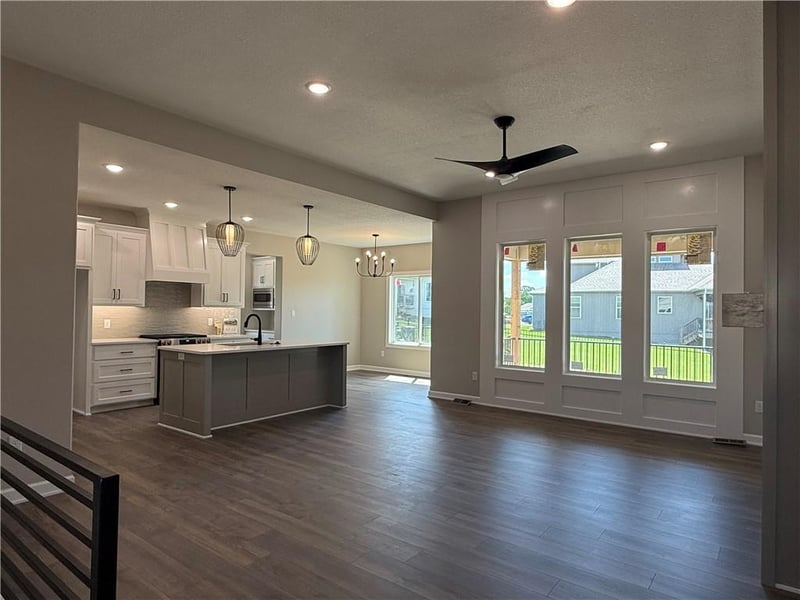 31421 85th Ter, De Soto, KS 66018
