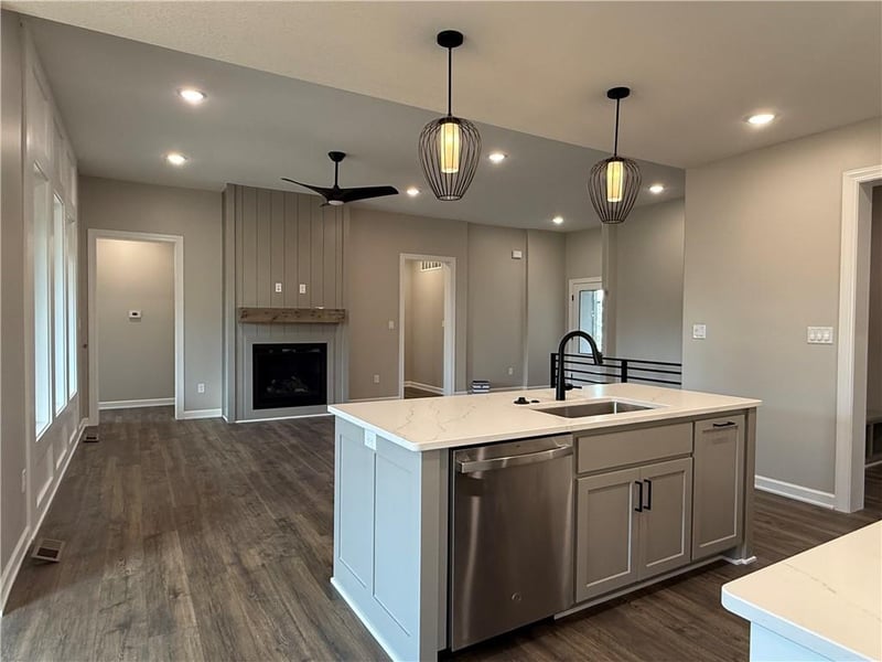 31421 85th Ter, De Soto, KS 66018