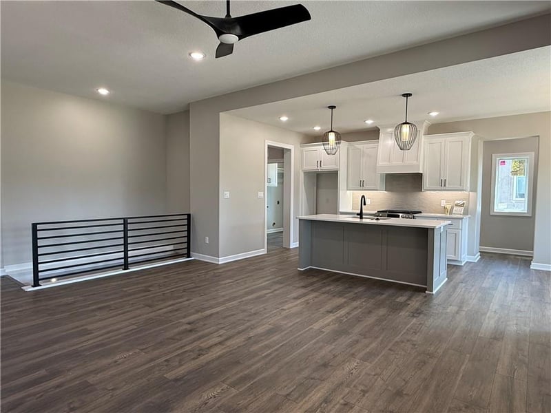 31421 85th Ter, De Soto, KS 66018