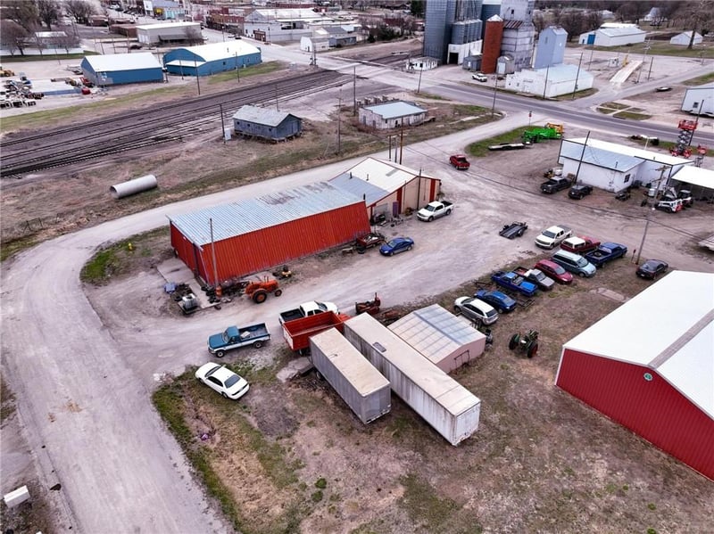 1000 A Oregon St, Hiawatha, KS 66434