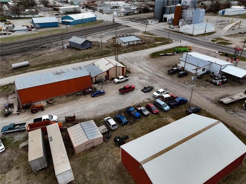 1000 A Oregon St, Hiawatha, KS 66434