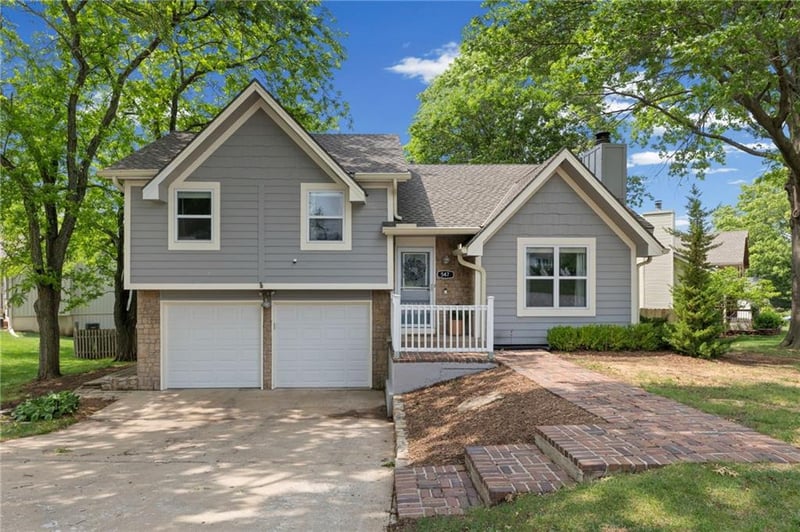 547 Persimmon Dr, Olathe, KS 66061