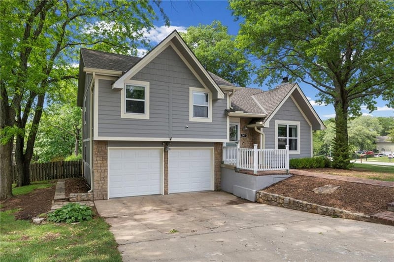 547 Persimmon Dr, Olathe, KS 66061