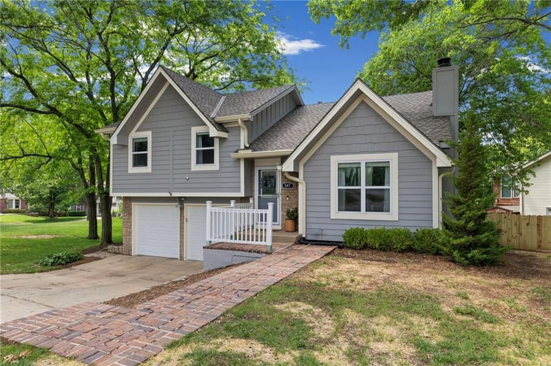 547 Persimmon Dr, Olathe, KS 66061