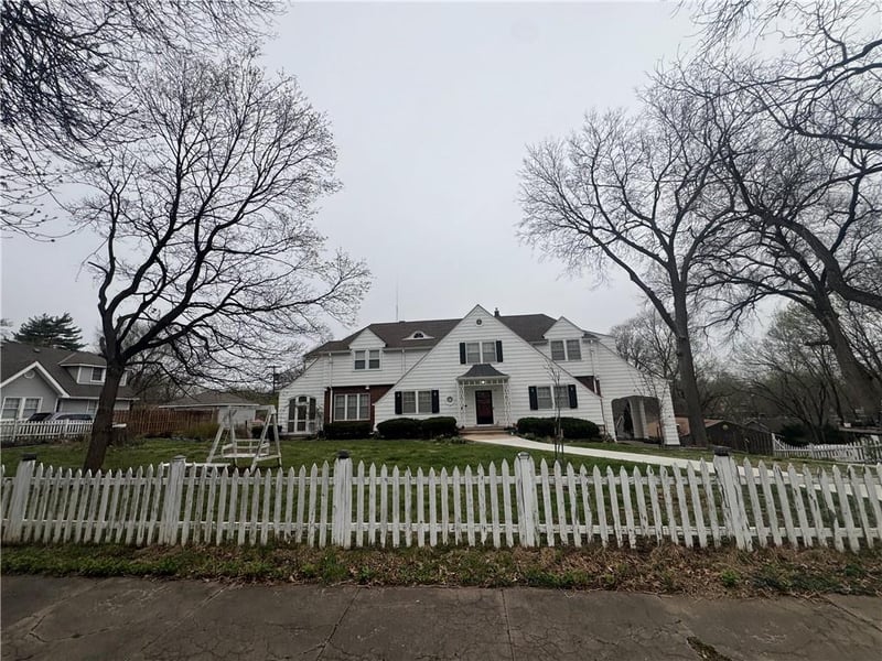1410 Broadway St, Leavenworth, KS 66048