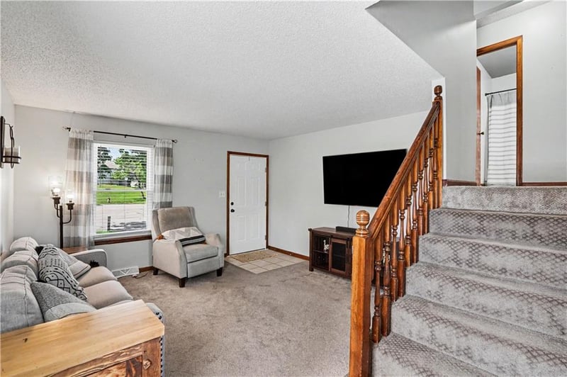 5315 NW 87th St, Kansas City, MO 64154