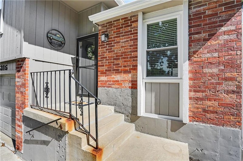5315 NW 87th St, Kansas City, MO 64154