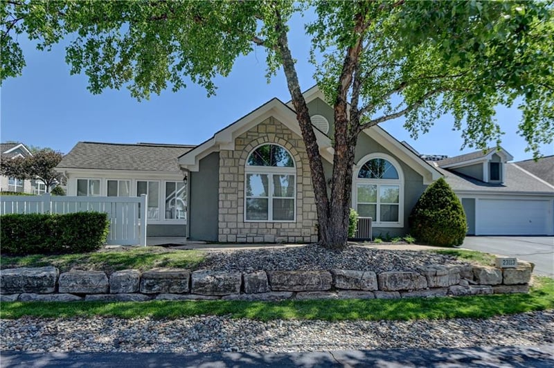 23113 W 71st Ter, Shawnee, KS 66227