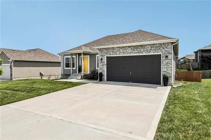 1205 Hilltop Ln, Grain Valley, MO 64029