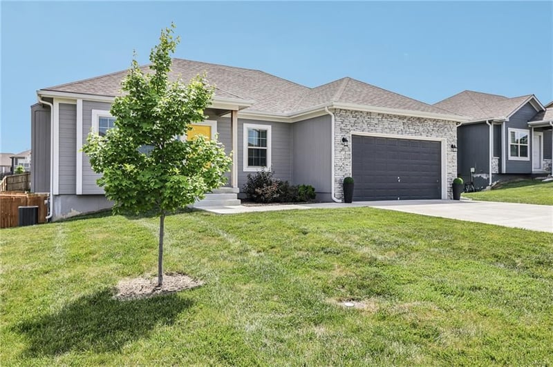 1205 Hilltop Ln, Grain Valley, MO 64029