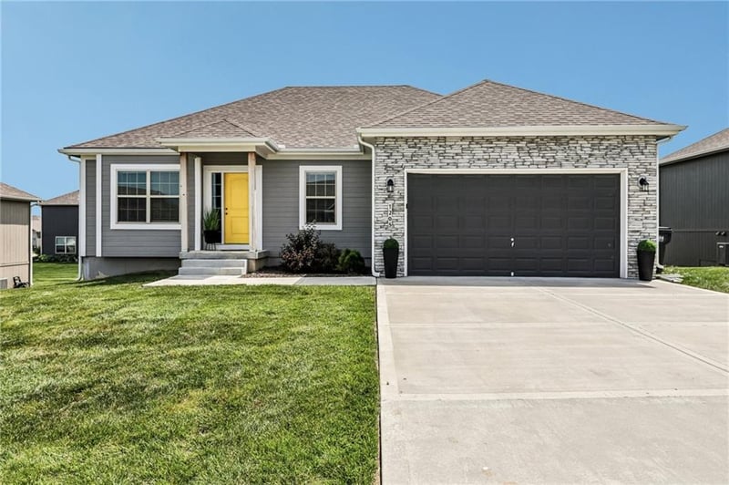 1205 Hilltop Ln, Grain Valley, MO 64029