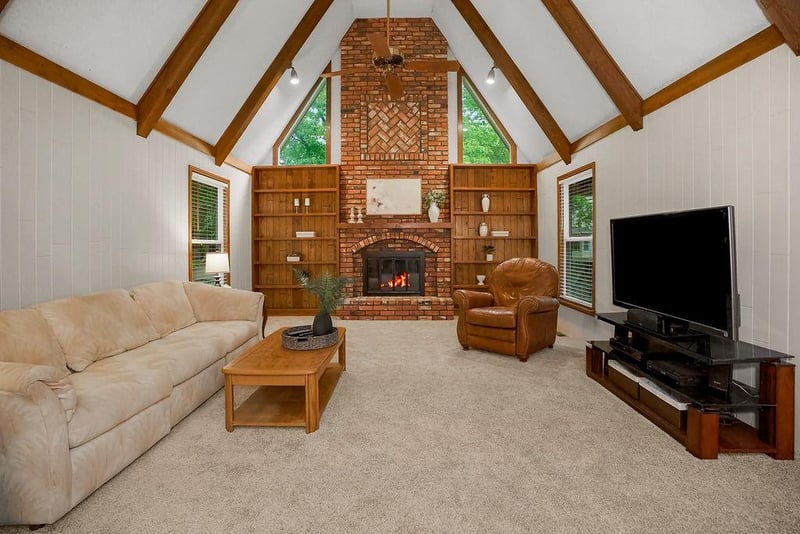 9010 Swarner Dr, Lenexa, KS 66219