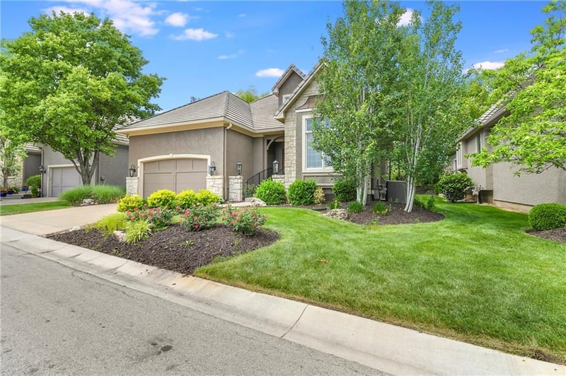 5404 124th Ter, Leawood, KS 66209